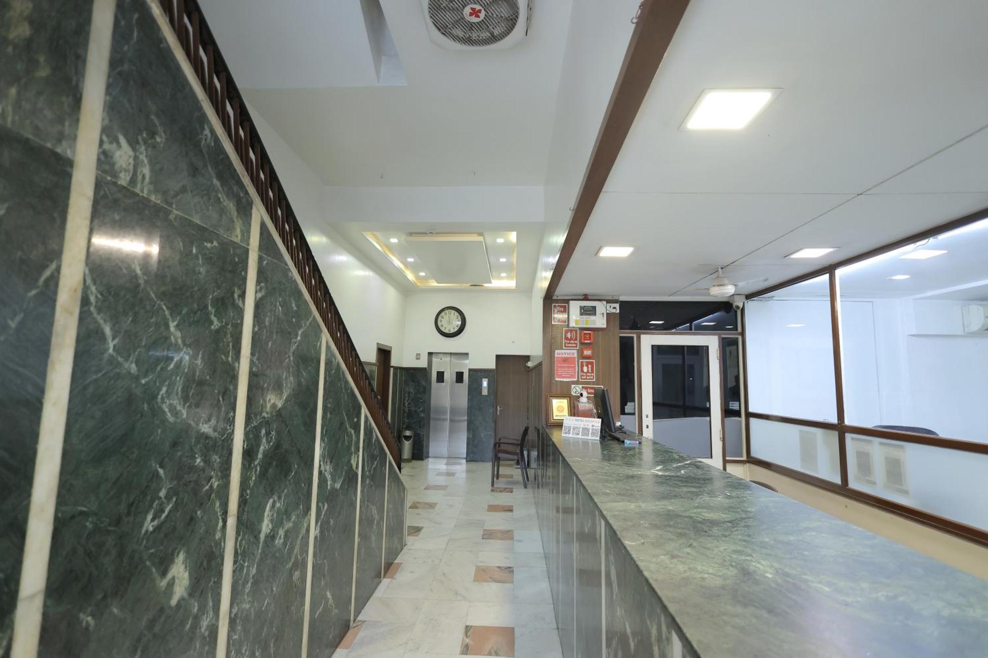 Hotel Hospice Surat Exterior photo